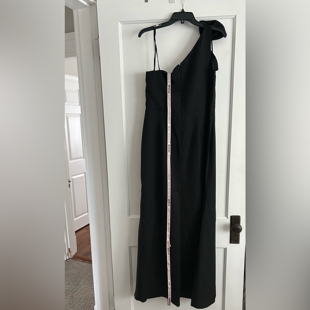 Elegant Black Sleeveless Dress - Picture 4 of 10